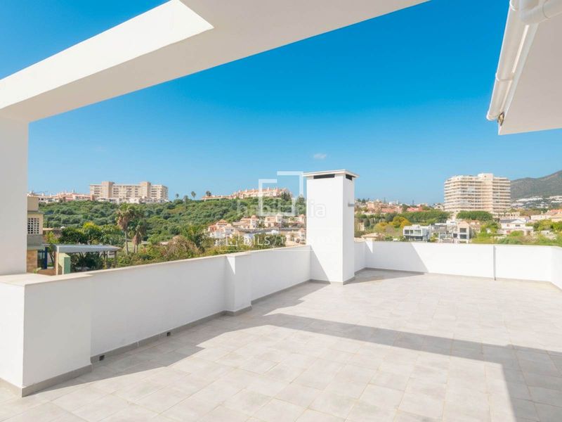 Foto a4c36655-27bc-4c75-963c-b1d2856e40d5. Chalet villa moderna con tres habitaciones y piscina en Benalmádena