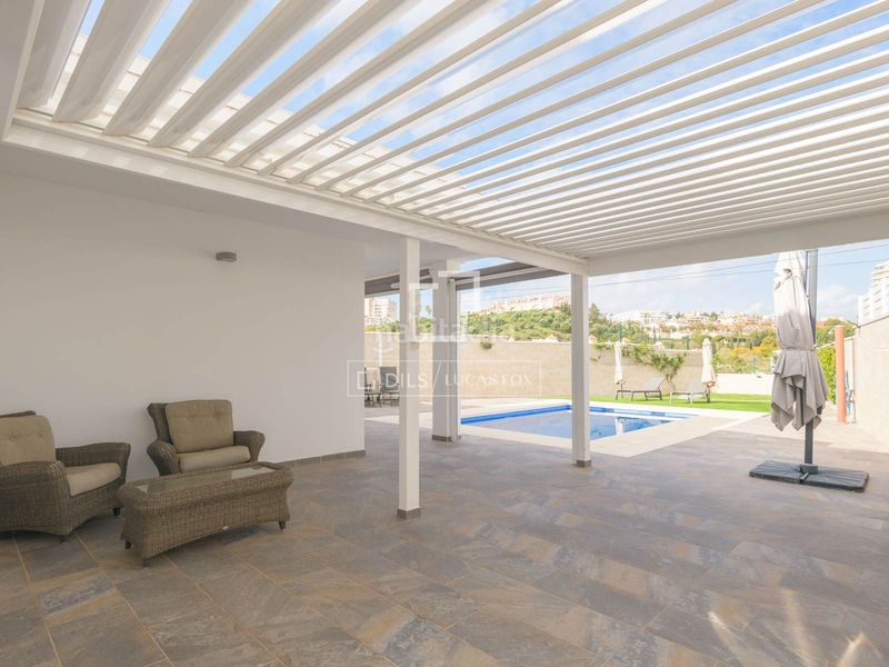Foto a9812b9f-cbe9-4eb2-bc77-81dfae1d867b. Chalet villa moderna con tres habitaciones y piscina en Benalmádena