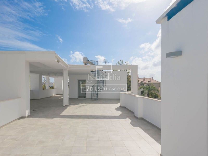 Foto c37e045f-792c-41f9-b525-f034ea9af523. Chalet villa moderna con tres habitaciones y piscina en Benalmádena