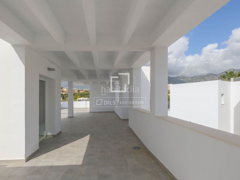 Foto cbf62981-1e6d-451a-b8d7-858de71dd3bc. Chalet villa moderna con tres habitaciones y piscina en Benalmádena