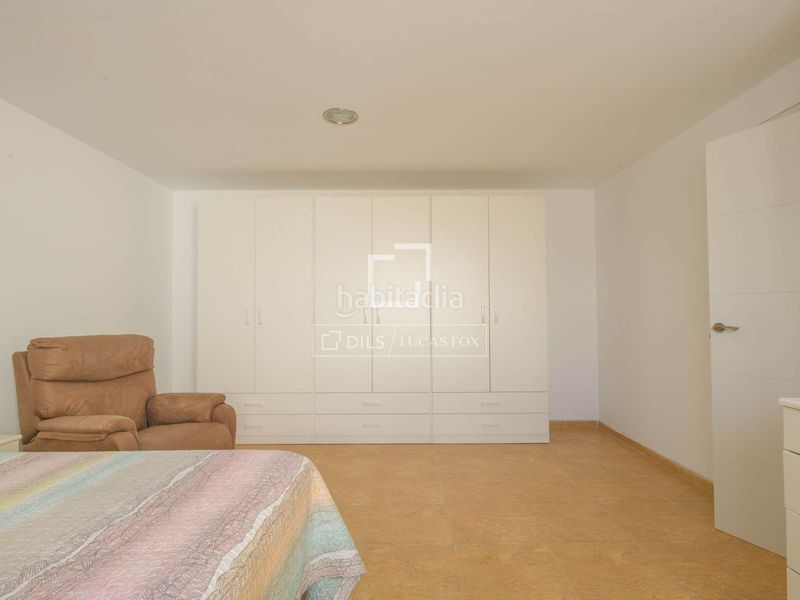 Foto cd384d6e-3fe9-4baa-877c-eb240aaa80a7. Chalet villa moderna con tres habitaciones y piscina en Benalmádena