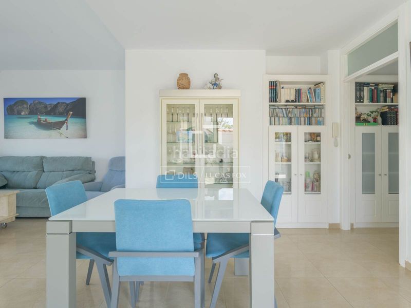 Foto d1959a4c-b289-42bd-9509-0acbdefd9396. Chalet villa moderna con tres habitaciones y piscina en Benalmádena