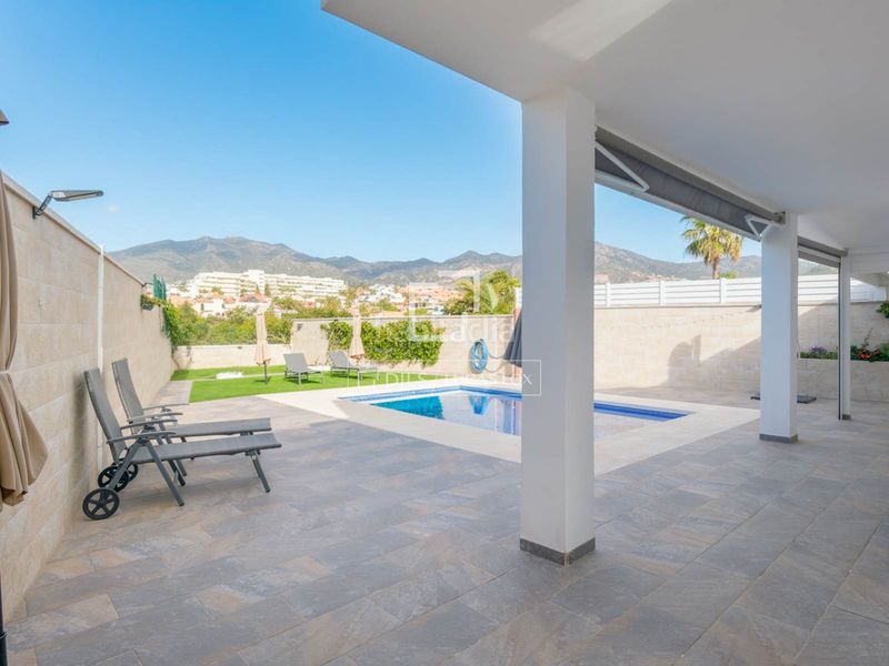 Foto d6898da4-f983-40a6-bf79-2eff52cdf3c7. Chalet villa moderna con tres habitaciones y piscina en Benalmádena