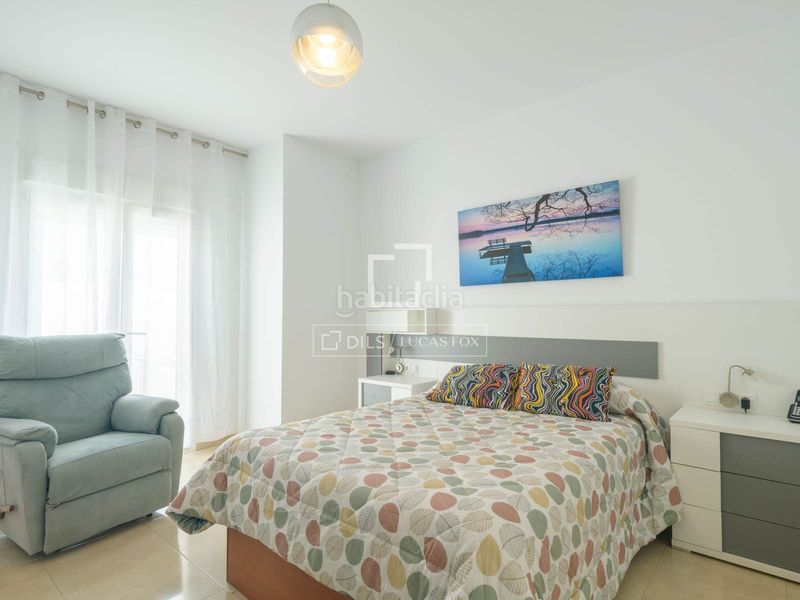 Foto f80d22d7-cb6f-4a0b-8be3-737e7fc709c8. Chalet villa moderna con tres habitaciones y piscina en Benalmádena