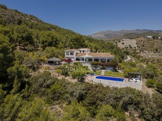 Chalet in Los Cármenes - Cerro Gordo. Lujosa y privada villa el marchante en venta en un entorno natur