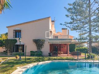 Xalet a El Palo. Villa independiente en el candado, con parcela de más de 1000 m,