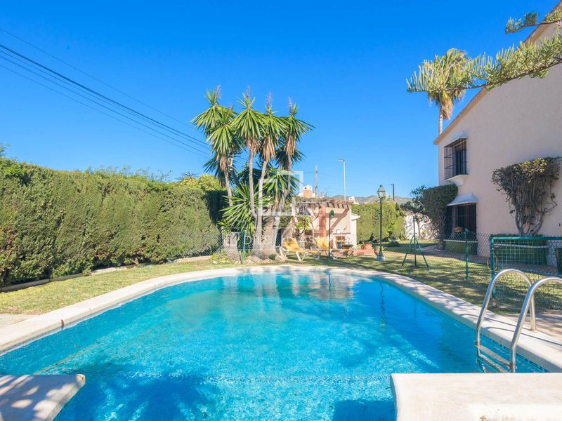 Foto 98a6c016-76b5-4d2f-b703-931a63bae598. Xalet amb aparcament piscina a El Palo Málaga