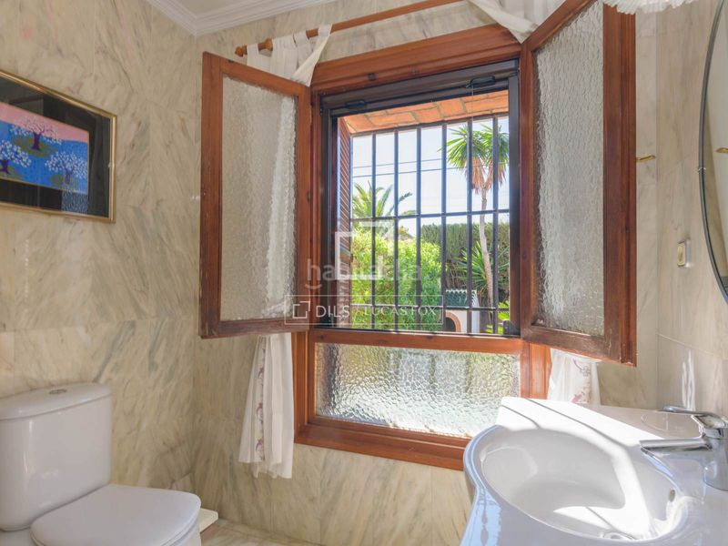 Foto a71ce74c-99e4-48ee-9852-807349fbe753. Xalet amb aparcament piscina a El Palo Málaga