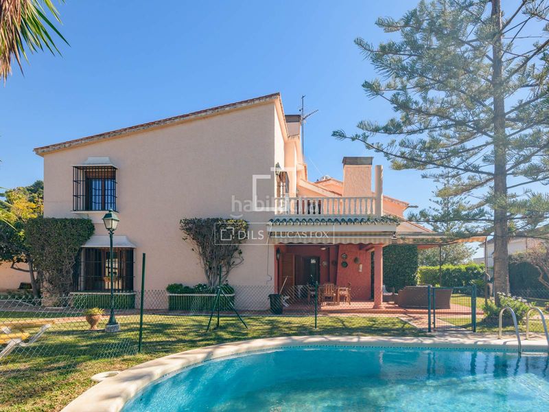 Foto fb0ef64d-45bb-40d1-9d30-ec2b4d832a10. Xalet amb aparcament piscina a El Palo Málaga