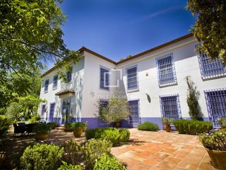 Masia a Archidona. Exclusivo cortijo de estilo tradicional andaluz con 7 dormitorio