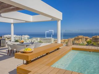 Chalet in Torremuelle. Villa de obra nueva con 3 dormitorios con jardín y terraza en ve