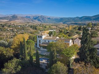 Chalet en Villa de Otura. La torrecilla, una magnífica casa de campo con vistas únicas en
