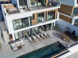 Xalet a La Herradura. Casa  villa excelentes de 4 dormitorios en venta en costa tropic