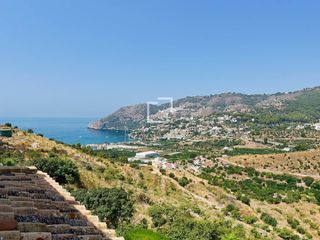 Chalet in La Herradura. Villa de lujo con carácter único rústico y vistas incomparables