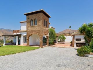 Xalet a La Herradura. Villa de lujo con carácter único rústico y vistas incomparables