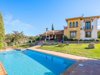 Country house in Archidona. Espectacular cortijo de 4 dormitorios de estilo andaluz en venta