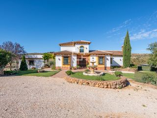 Masia a Archidona. Espectacular cortijo de 4 dormitorios de estilo andaluz en venta