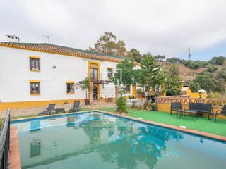 Masía en Alegría de la Huerta- Jardín de Málaga. Casa rural de 11 dormitorios en venta en los montes de málaga, m
