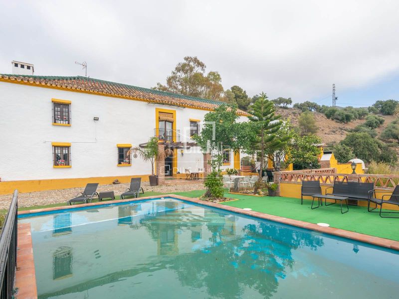 Foto c49089f5-8763-46a8-9bf6-2142c89ea769. Masia amb aparcament piscina a alegría de la huerta- jardín de Málaga Málaga