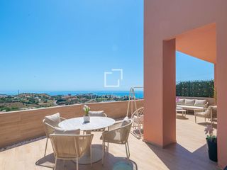 Xalet a Casablanca - La Viñuela. Exclusiva casa adosada con vistas panorámicas al mar y gran espa