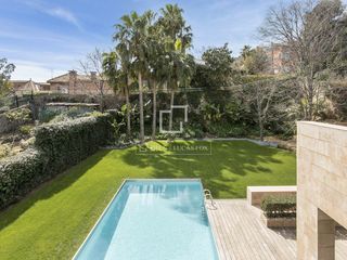 Xalet a Pedralbes. Villa de estilo contemporáneo con 7 dormitorios, en venta en ped