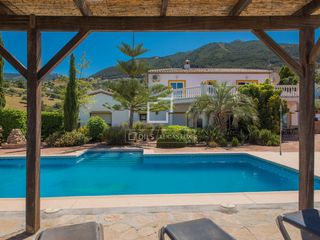Mas à Alcaucín. Casa rural de 6 dormitorios en venta en alcaucín