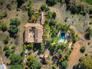 Bauernhof in El Cortijuelo. Casa rural de 13 dormitorios en venta en malagaoeste, costa del