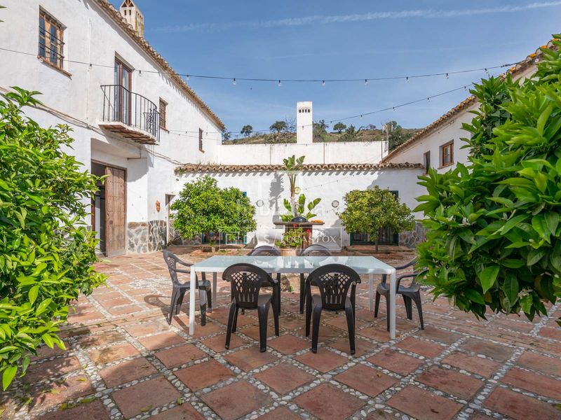 Foto f719cd0e-30d9-4804-9016-2c1b31d4cbd7. Masia amb aparcament piscina a El Cortijuelo Málaga