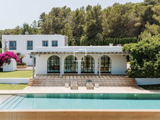 Chalet in Sant Joan de Labritja. Casa  villa excelentes de 5 dormitorios en venta en san juan, is
