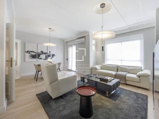 Affitto Appartamento in La Petxina. Piso de cuatro dormitorios en alquiler en extramurs, valencia