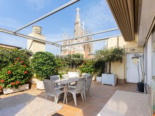 Àtic a Sagrada Família. Ático excelentes de 4 dormitorios con 84m terraza en venta en ei