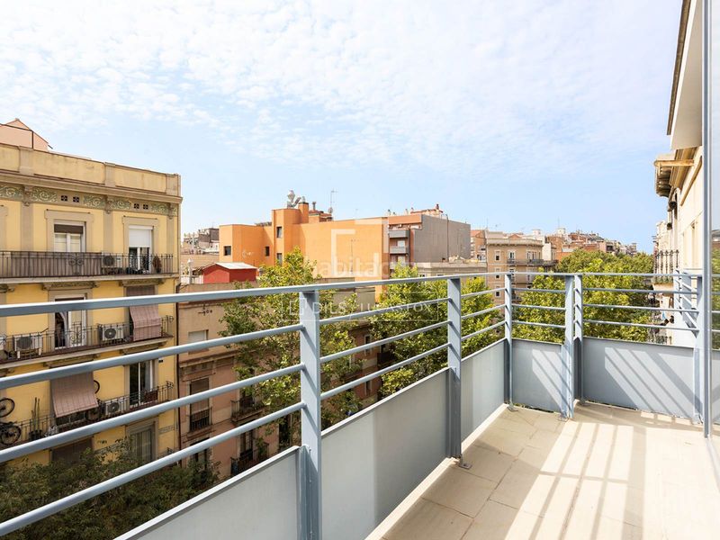 Foto 58b743ff-94b9-4526-a57a-271059379093. Àtic amb calefacció aparcament a Sagrada Família Barcelona