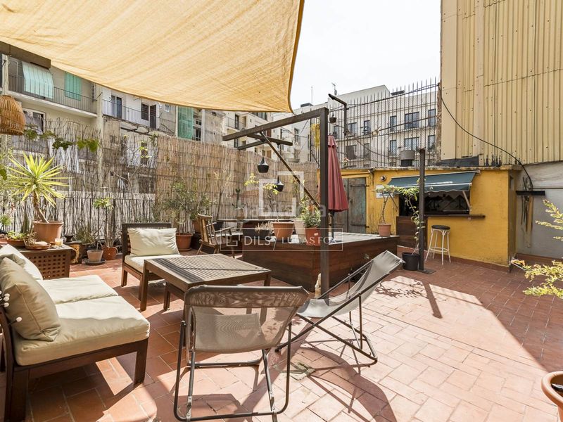 Foto 88a36c42-f383-4a80-ba05-d7944b633c20. Pis a Raval Barcelona