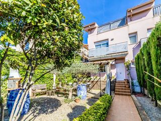 Chalet in Levantina - Montgavina - Quintmar. Elegante casa adosada de 5 dormitorios con jardín, terrazas y pi