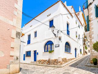 Chalet in Centre. Casa con licencia turística en el centro de sitges