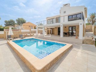 Chalet à Entrepinos. Casa  villa excelentes de 5 dormitorios con 40m terraza en venta