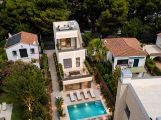 Xalet a Can Girona - Terramar - Vinyet. Excelente villa con jardín privado a poca distancia de la playa,