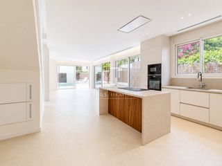 Xalet a Can Girona - Terramar - Vinyet. Excelente villa con jardín privado a poca distancia de la playa,