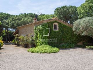 Country house in Sant Mori. Auténtica masía del siglo xvii en venta en un bonito pueblo medi