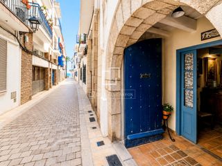 Chalet in Centre. Casa de 1900 de 5 dormitorios con 20m terraza en venta en sitges