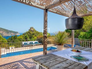 Xalet a Fornells-Aiguablava. Excepcional villa de 6 dormitorios con piscina y vistas panorámi