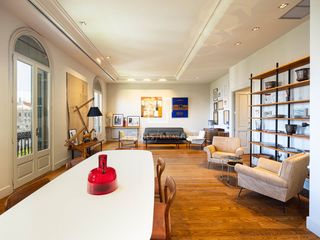 Lloguer Pis a Dreta de l´Eixample. Exclusivo piso con vistas a la pedrera en alquiler en paseo de g