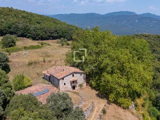 Masia a Planes d´Hostoles (Les). 185 hectáreas de naturaleza, patrimonio y arquitectura rural en