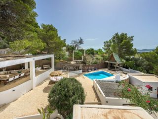 Xalet a Sant Jordi de Ses Salines-Sant Francesc. Encantadora casa de campo con piscina privada en venta entre ibi