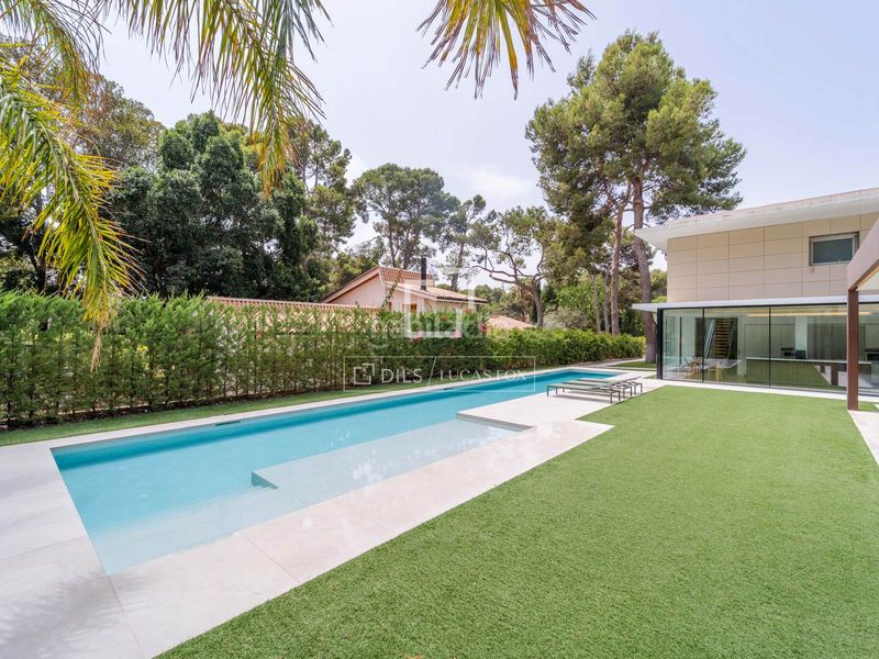 Foto 06872269-2972-46cc-bc8c-46fe4de91d3a. Chalet casa independiente con jardín y piscina en venta en una urbanización consolidada cerca de valencia y de varios colegios internacio en Godella