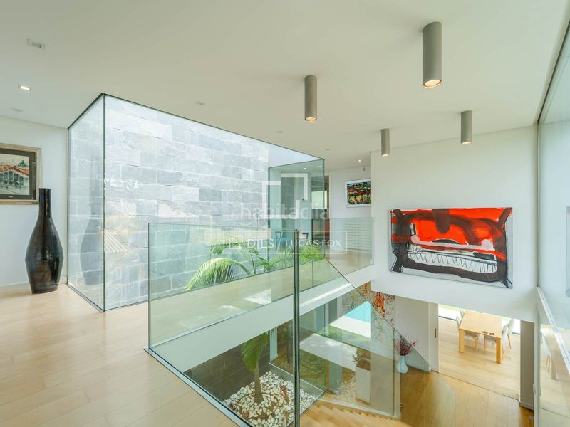 Foto 0be45ace-8773-4bd4-8e67-8eab1d0e9f7f. Chalet casa independiente con jardín y piscina en venta en una urbanización consolidada cerca de valencia y de varios colegios internacio en Godella
