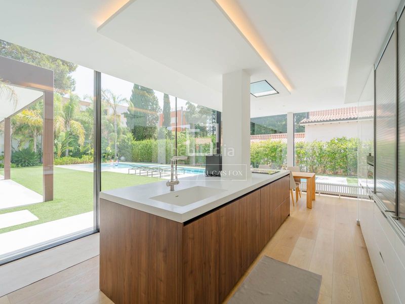 Foto 2a76b22a-b0b9-4959-9b7e-84eb0a139b62. Chalet casa independiente con jardín y piscina en venta en una urbanización consolidada cerca de valencia y de varios colegios internacio en Godella