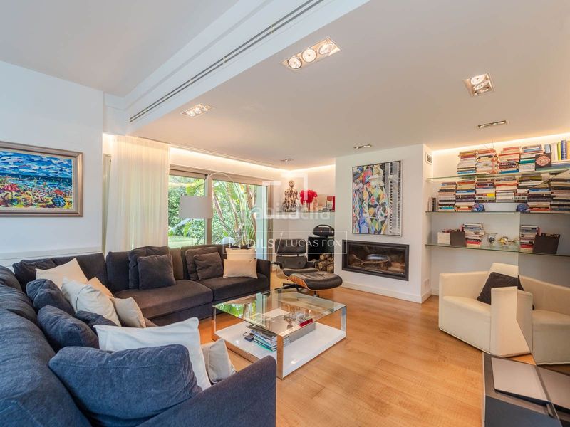 Foto 805b8d0a-275a-4a0e-adb8-2c9fa2293b2b. Chalet casa independiente con jardín y piscina en venta en una urbanización consolidada cerca de valencia y de varios colegios internacio en Godella