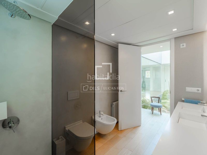 Foto 92e0d6be-0eb5-4d4b-acba-c3a886b7e80e. Chalet casa independiente con jardín y piscina en venta en una urbanización consolidada cerca de valencia y de varios colegios internacio en Godella