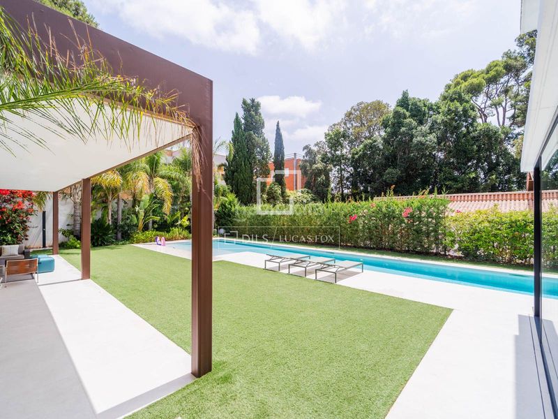 Foto 96f7c325-4f4d-44ab-a931-2630b345d5ce. Chalet casa independiente con jardín y piscina en venta en una urbanización consolidada cerca de valencia y de varios colegios internacio en Godella